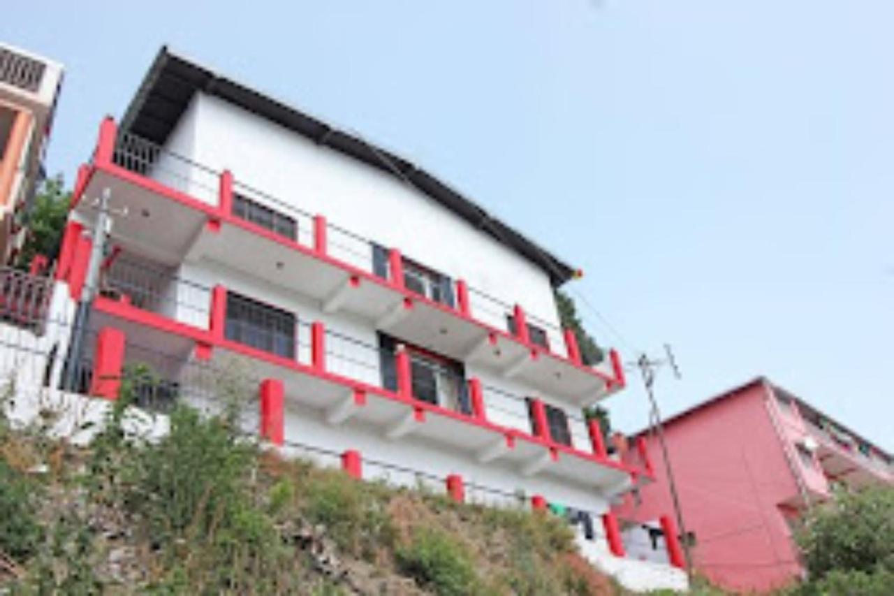 Goroomgo Chinar: Lakeside Retreat On Nainital's Mall Road