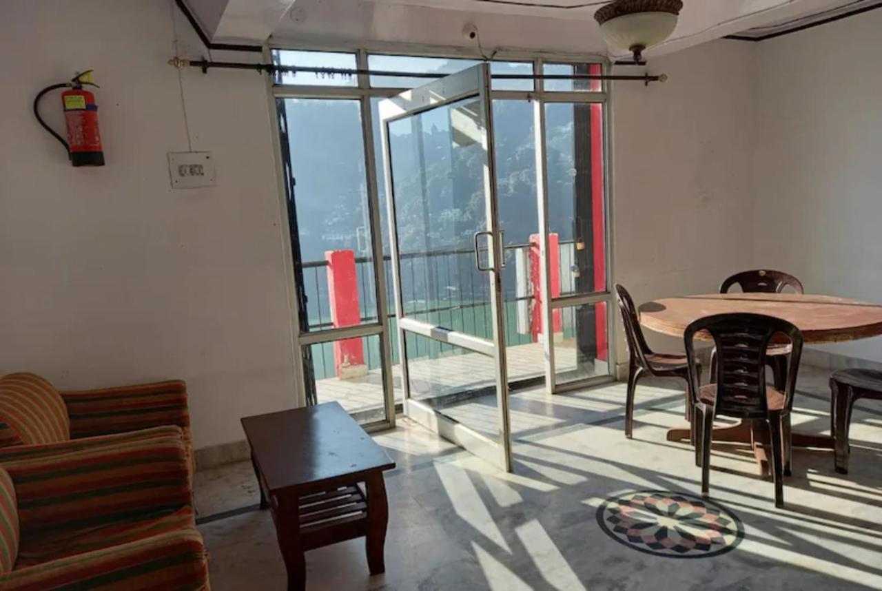 Goroomgo Chinar: Lakeside Retreat On Nainital's Mall Road