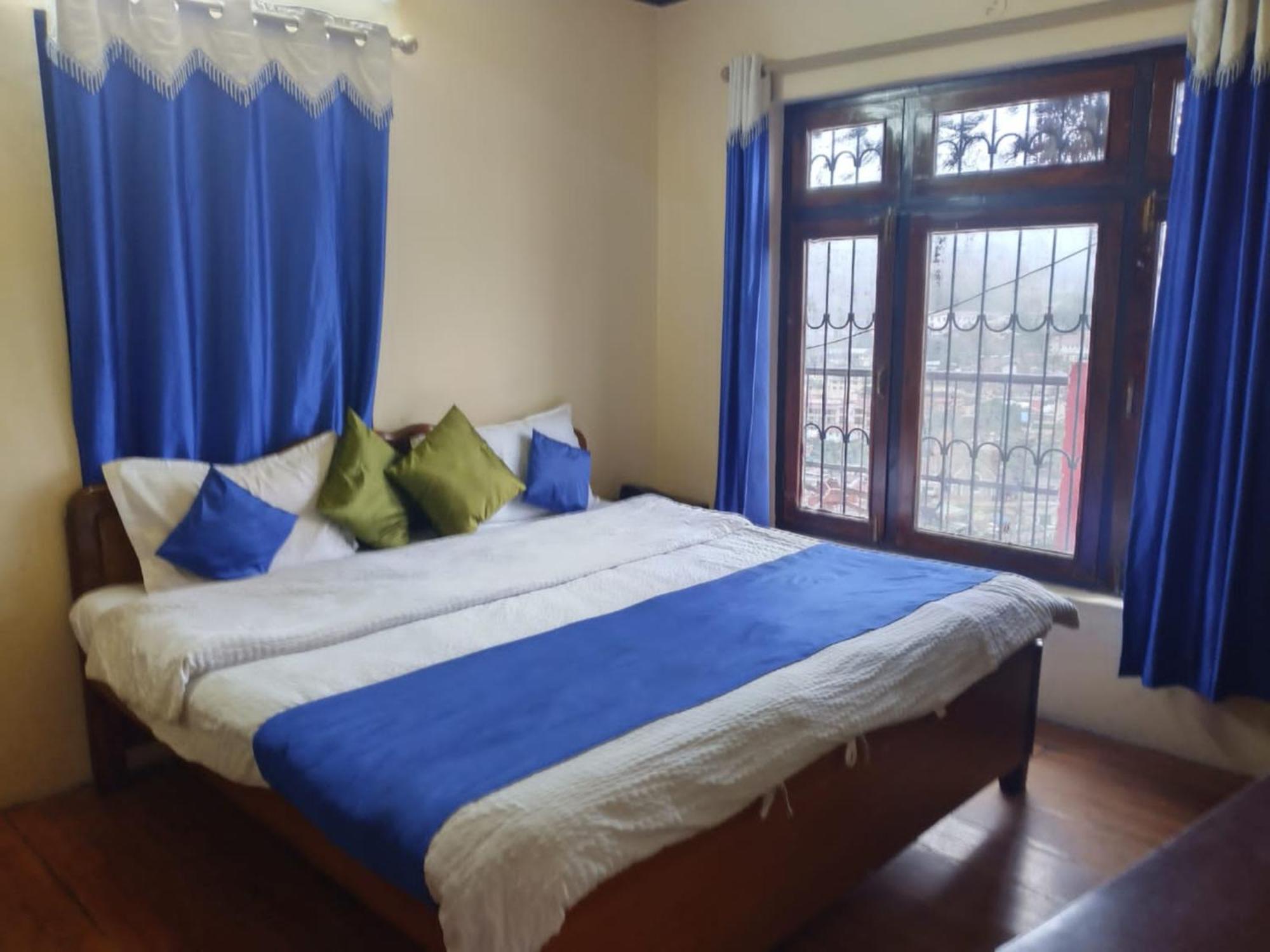 Hotel Goroomgo Chinar: Lakeside Retreat On Nainital's Mall Road Nainital