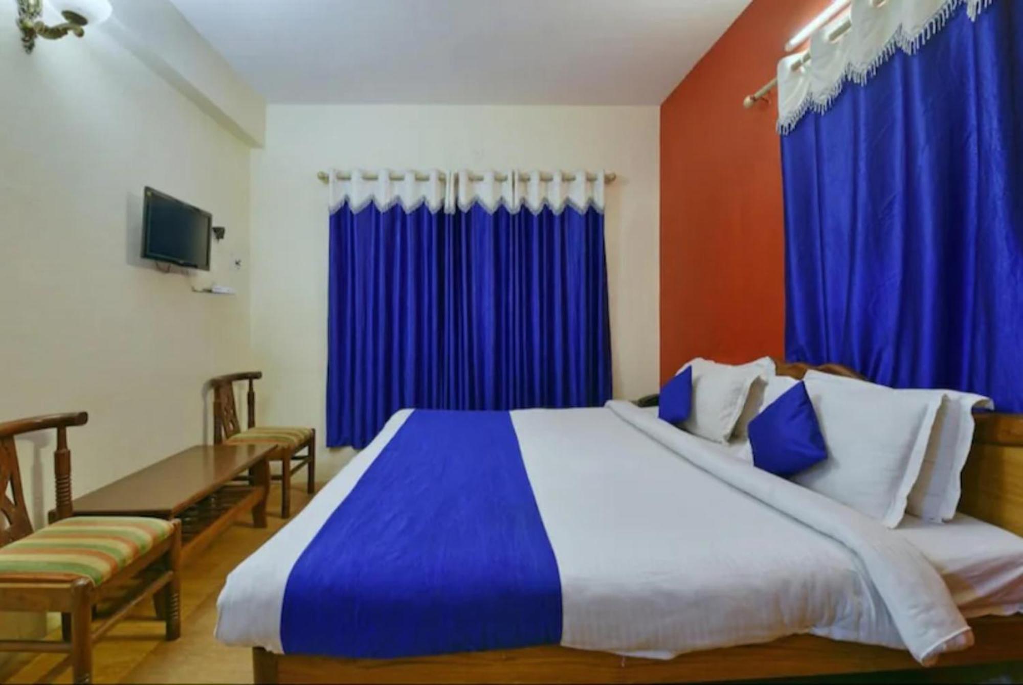 Hotel Goroomgo Chinar: Lakeside Retreat On Nainital's Mall Road