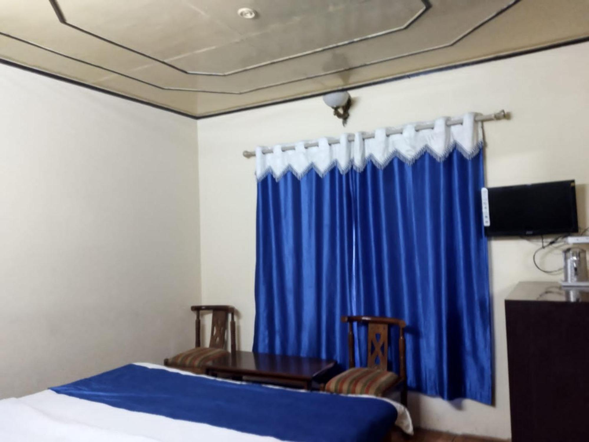 Goroomgo Chinar: Lakeside Retreat On Nainital's Mall Road 3*