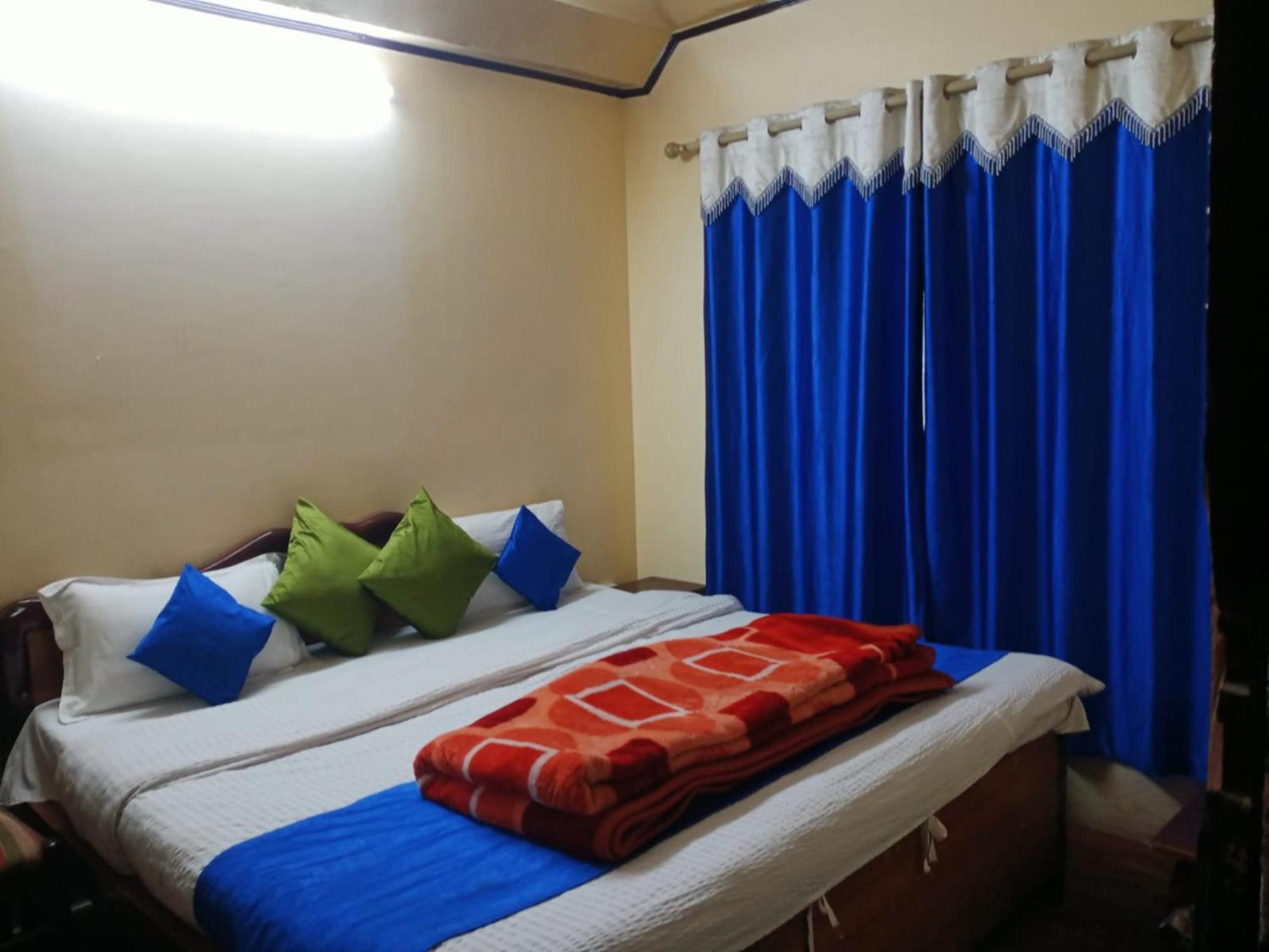 Goroomgo Chinar: Lakeside Retreat On Nainital's Mall Road Hotel