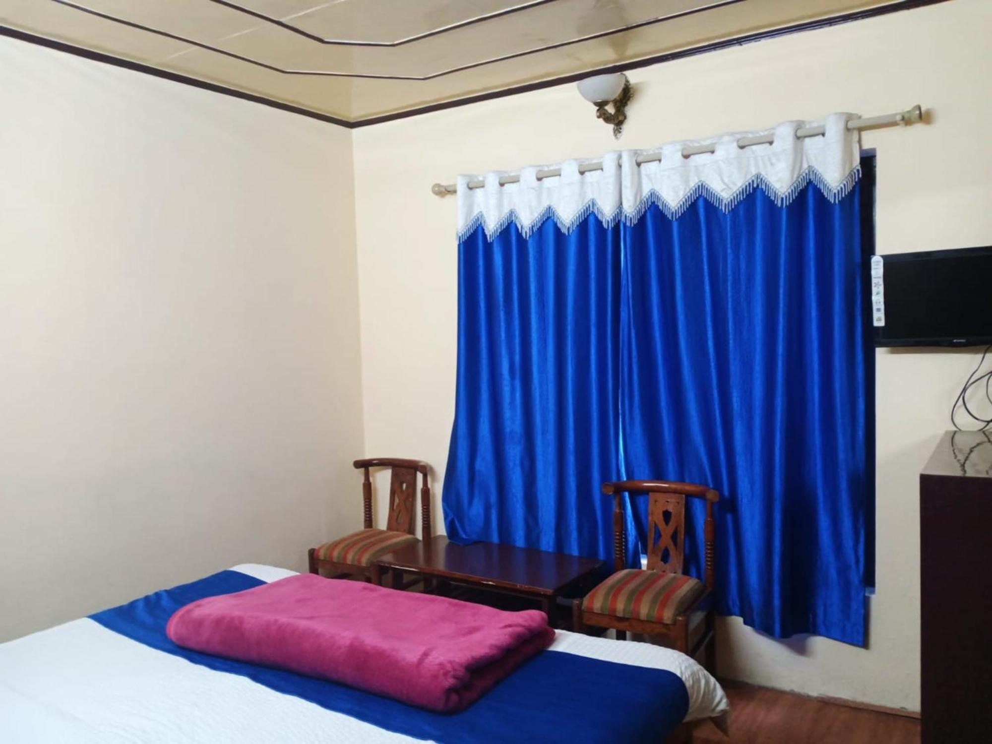 Hotel Goroomgo Chinar: Lakeside Retreat On Nainital's Mall Road 3*