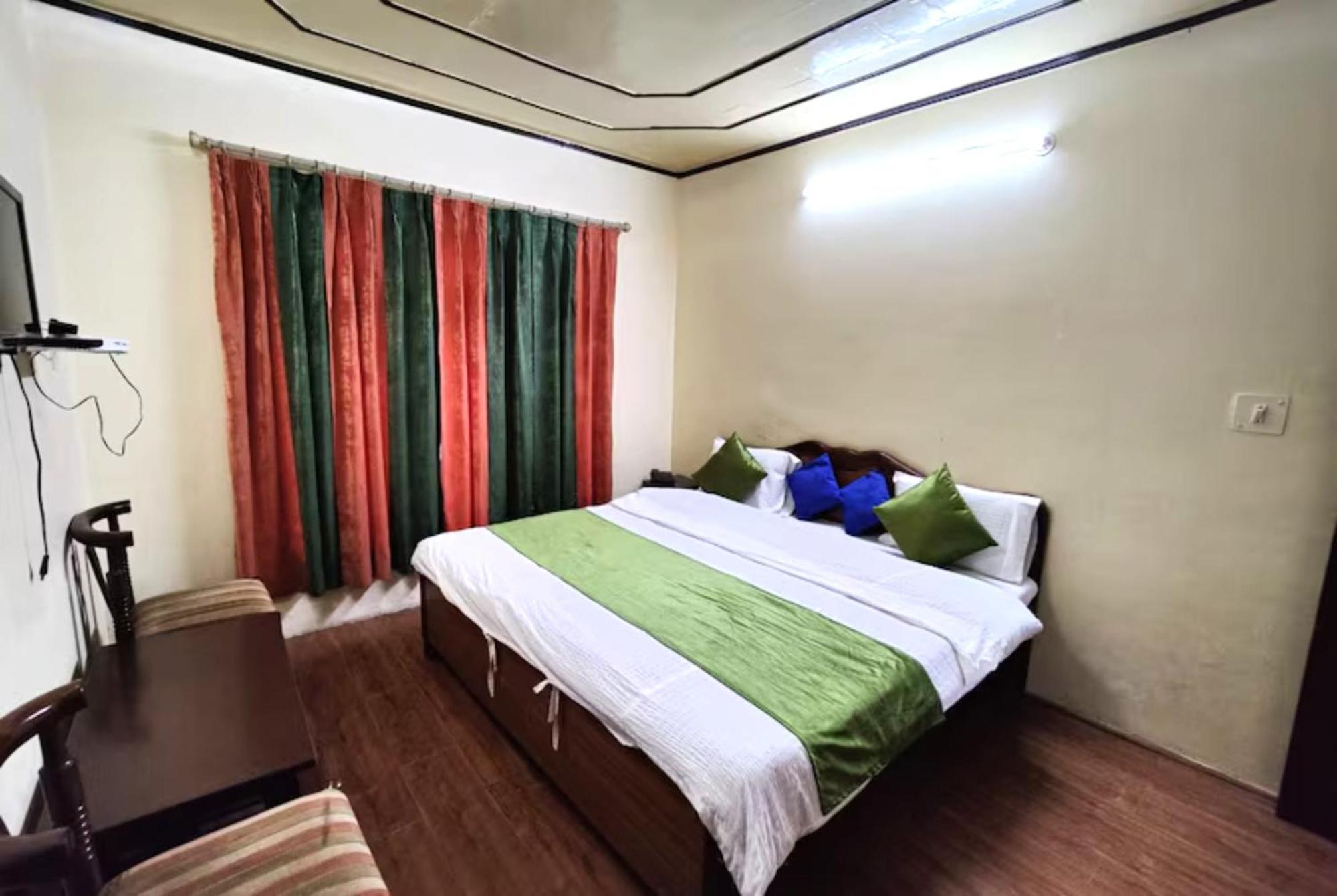 Goroomgo Chinar: Lakeside Retreat On Nainital's Mall Road