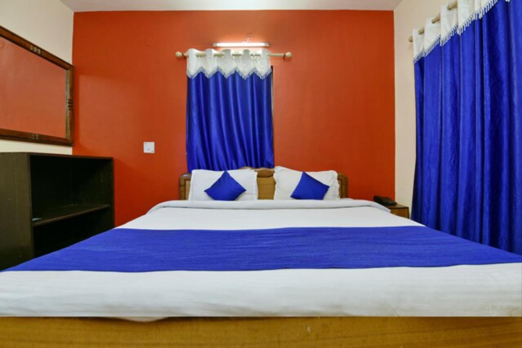 Hotel Goroomgo Chinar: Lakeside Retreat On Nainital's Mall Road 3*