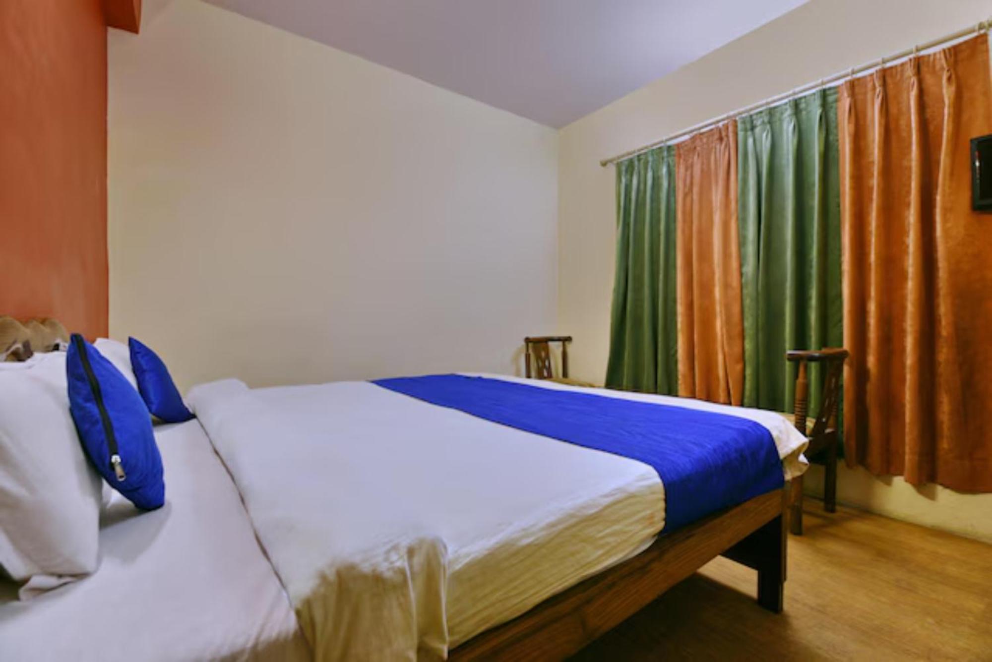 Hotel Goroomgo Chinar: Lakeside Retreat On Nainital's Mall Road