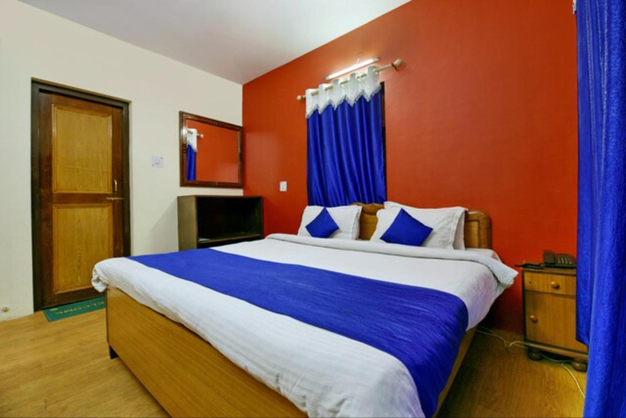 Hotel Goroomgo Chinar: Lakeside Retreat On Nainital's Mall Road Nainital