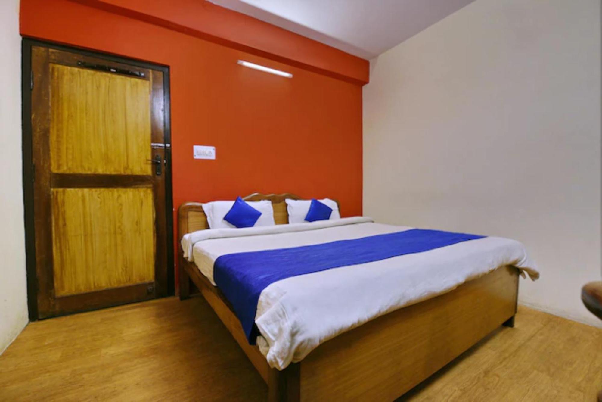 Hotel Goroomgo Chinar: Lakeside Retreat On Nainital's Mall Road