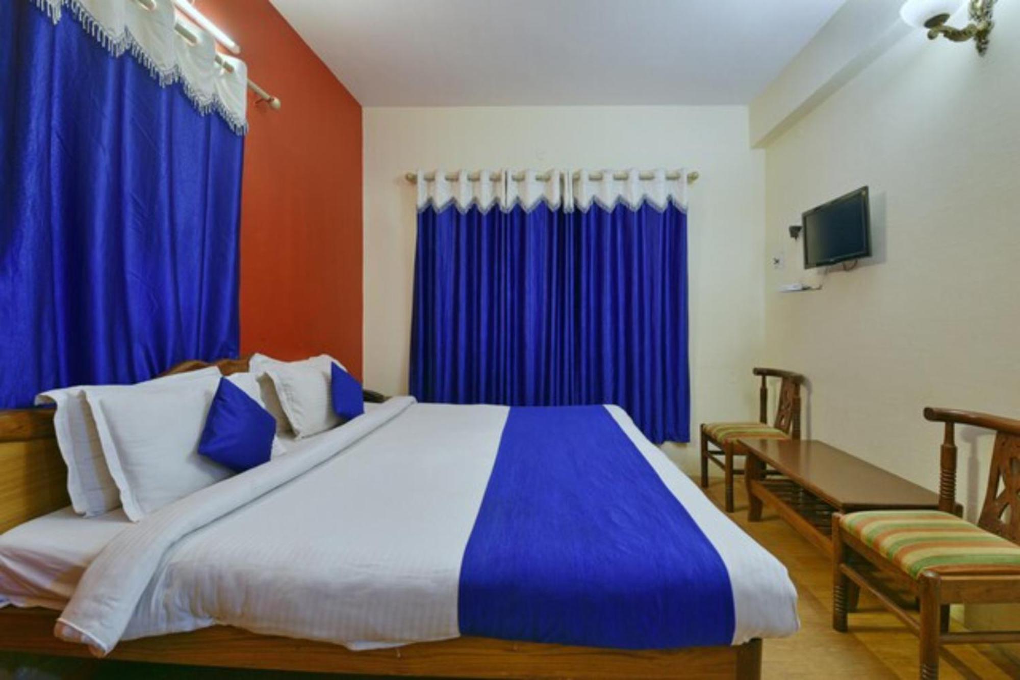 Hotel Goroomgo Chinar: Lakeside Retreat On Nainital's Mall Road 3*
