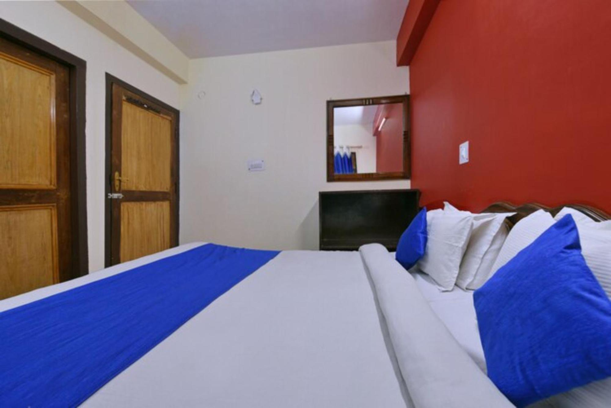 Hotel Goroomgo Chinar: Lakeside Retreat On Nainital's Mall Road Nainital