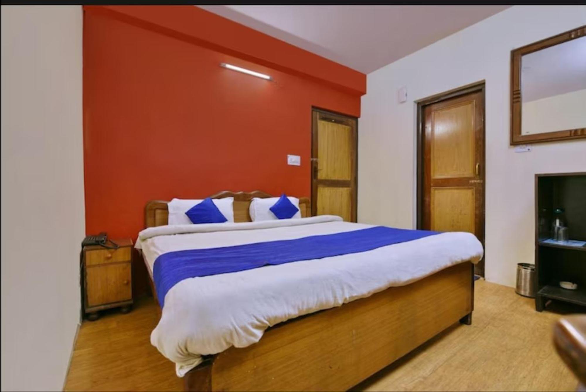 Hotel Goroomgo Chinar: Lakeside Retreat On Nainital's Mall Road 3*
